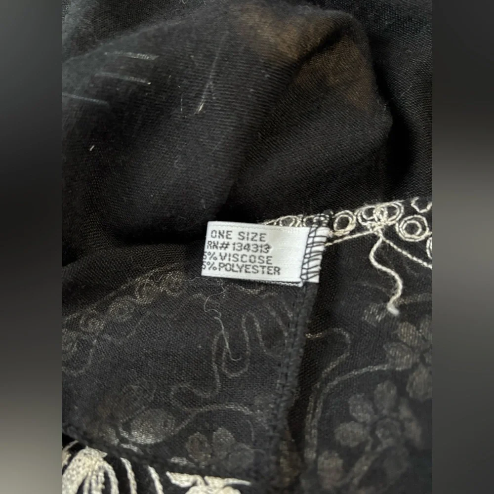 {SHEIN} black and cream embroidered kimono one size - Picture 4 of 4